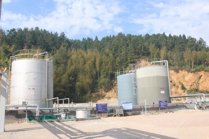 Tank area of Sulfuric acid, liquid caustic soda